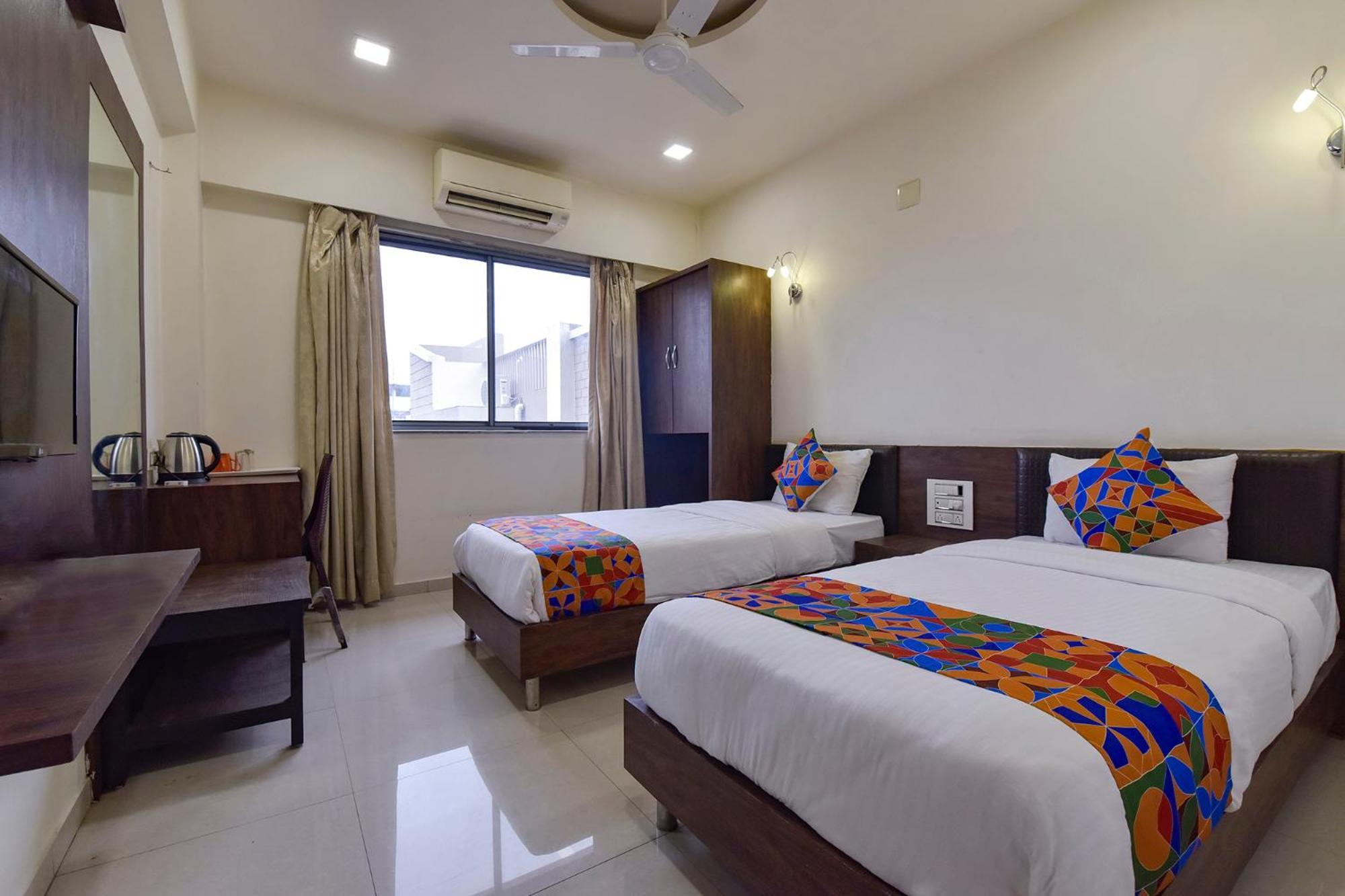 Fabhotel A1 Plaza Ахмедабад Экстерьер фото
